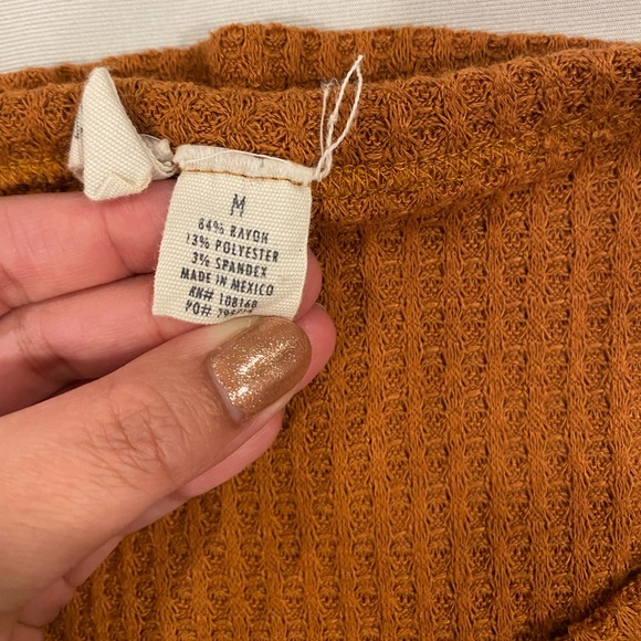 Burnt orange waffle knit long sleeve size M - Picture 5 of 9